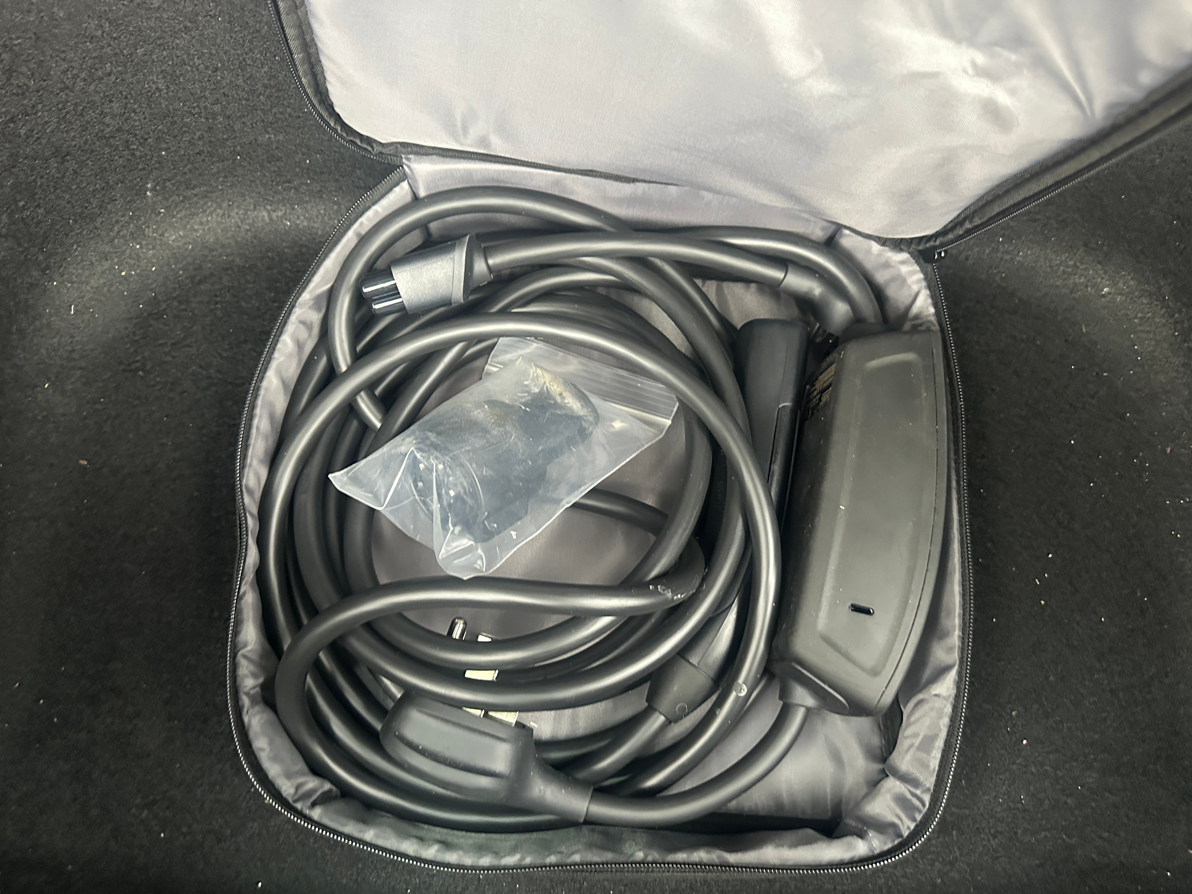 tesla model y 2023 7SAYGDEE2PF714589 image tesla model y 2023 7SAYGDEE2PF714589 image